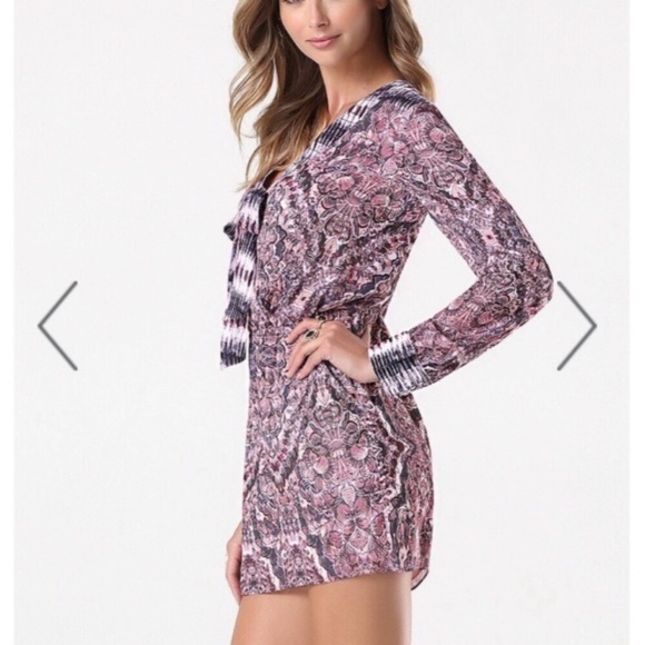 ๐ธBEBE๐ธ NWT PRINT TIE NECK ROMPER๐ธ - Picture 5 of 8